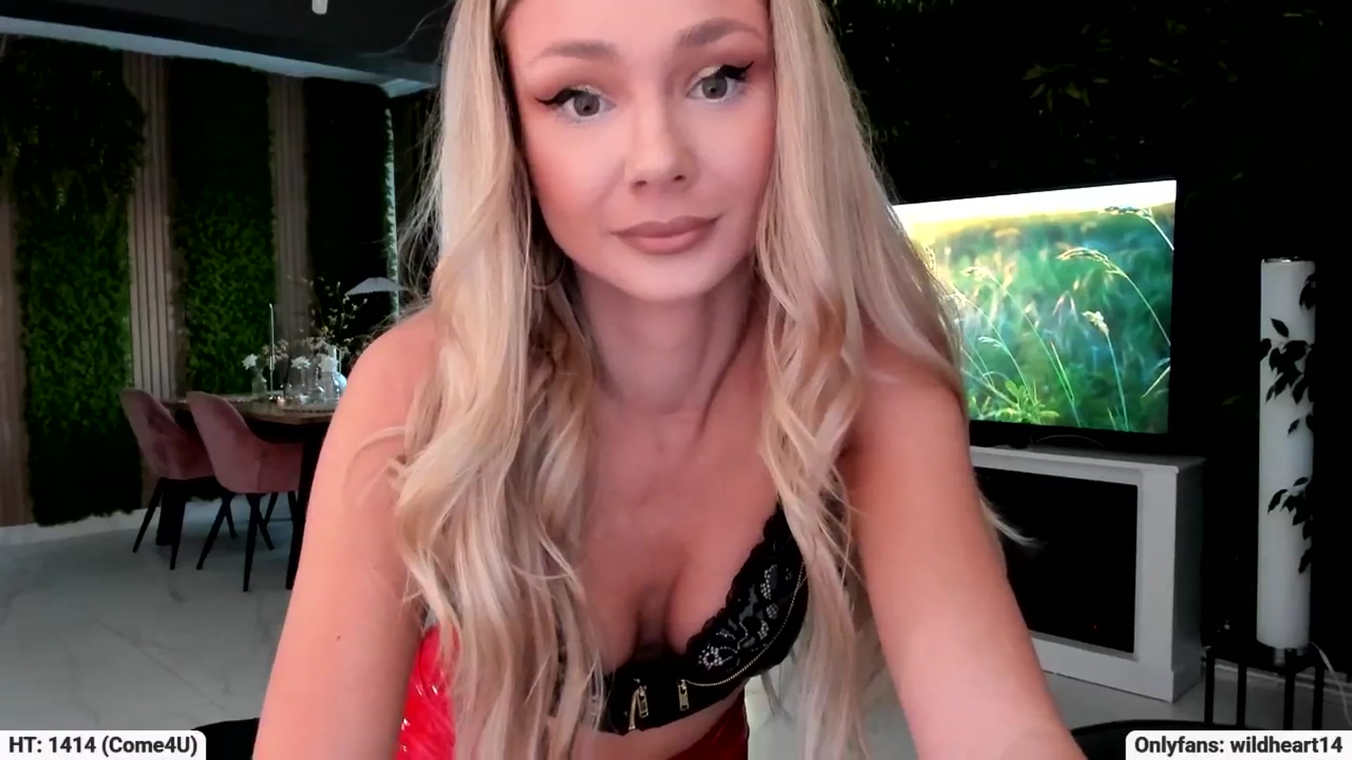 Gallery image thumbnail from Yveline's myfreecams stream on, 09/15/2025, 16:14 image 17 of 20