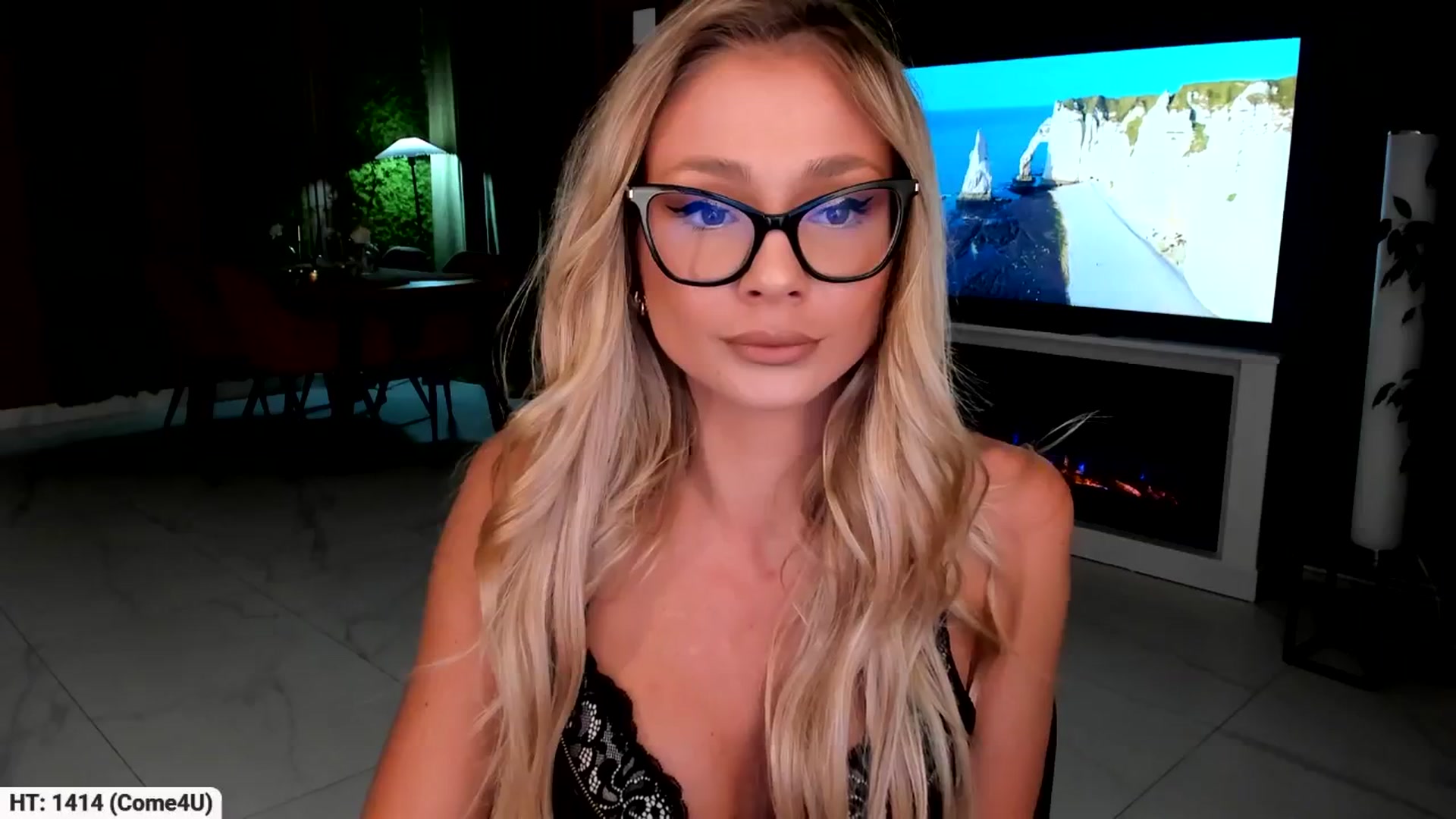 Gallery image thumbnail from Yveline's myfreecams stream on, 09/15/2025, 18:03 image 10 of 20