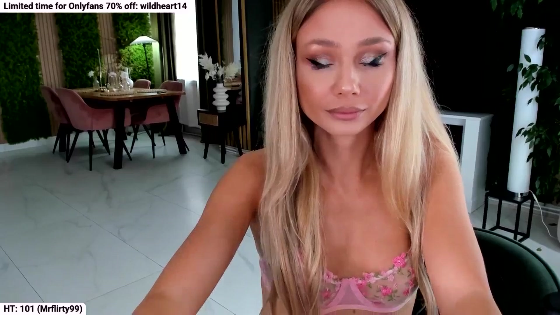 Gallery image thumbnail from Yveline's myfreecams stream on, 09/17/2025, 10:08 image 15 of 20