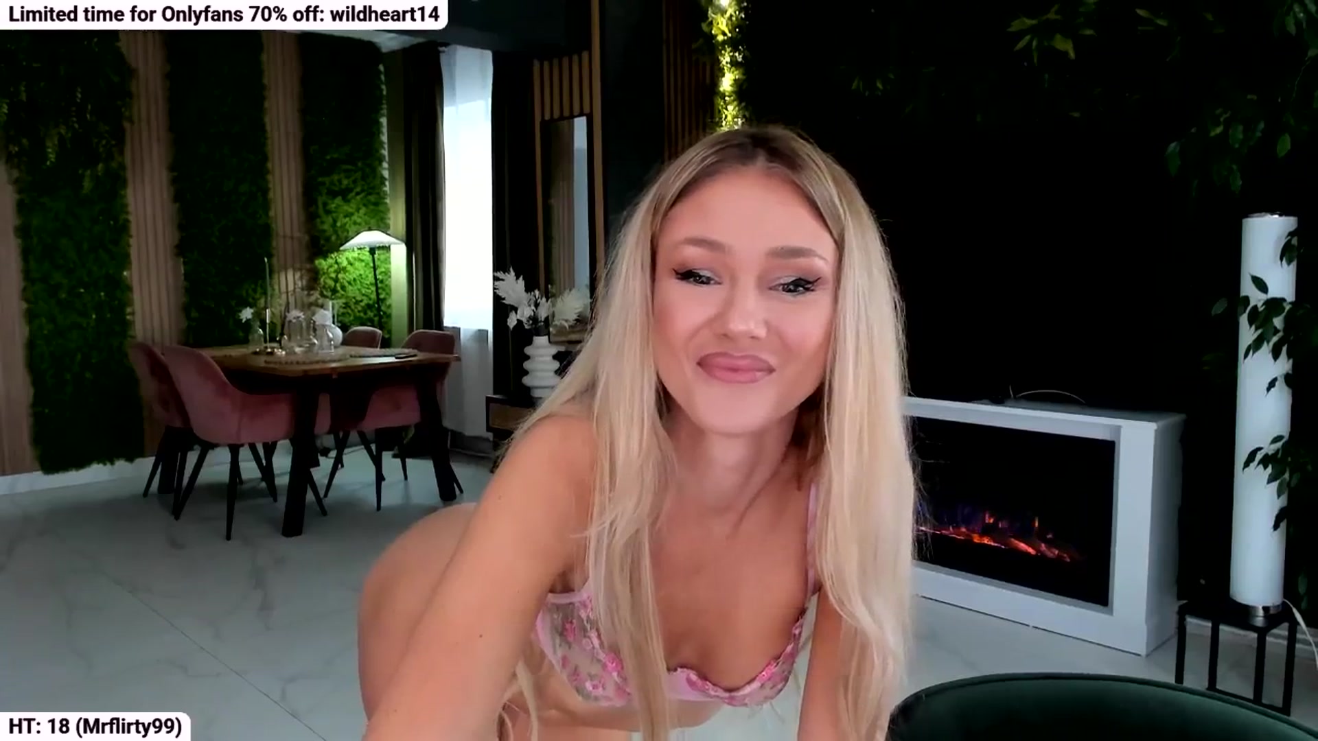 Gallery image thumbnail from Yveline's myfreecams stream on, 09/17/2025, 10:08 image 2 of 20