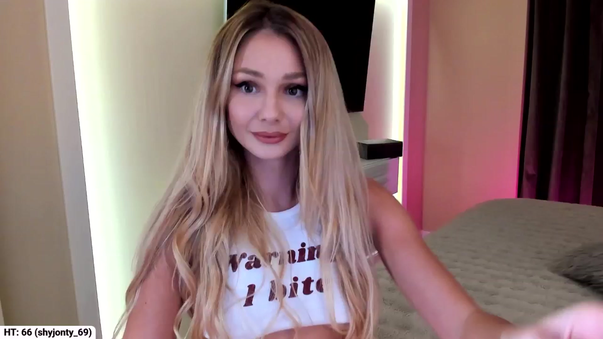 Gallery image thumbnail from Yveline's myfreecams stream on, 09/21/2025, 23:28 image 3 of 20