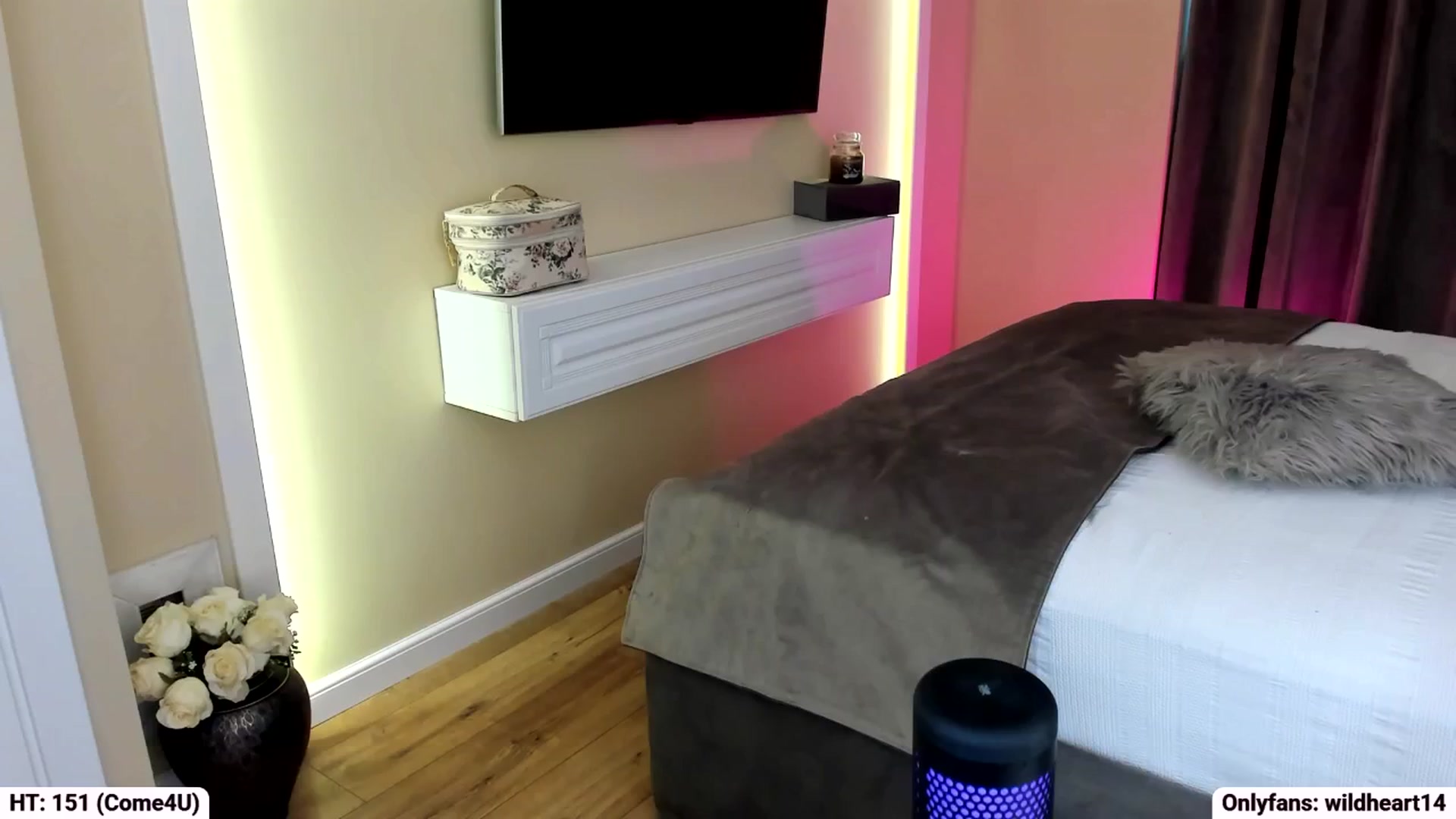 Gallery image thumbnail from Yveline's myfreecams stream on, 09/23/2025, 15:08 image 17 of 20