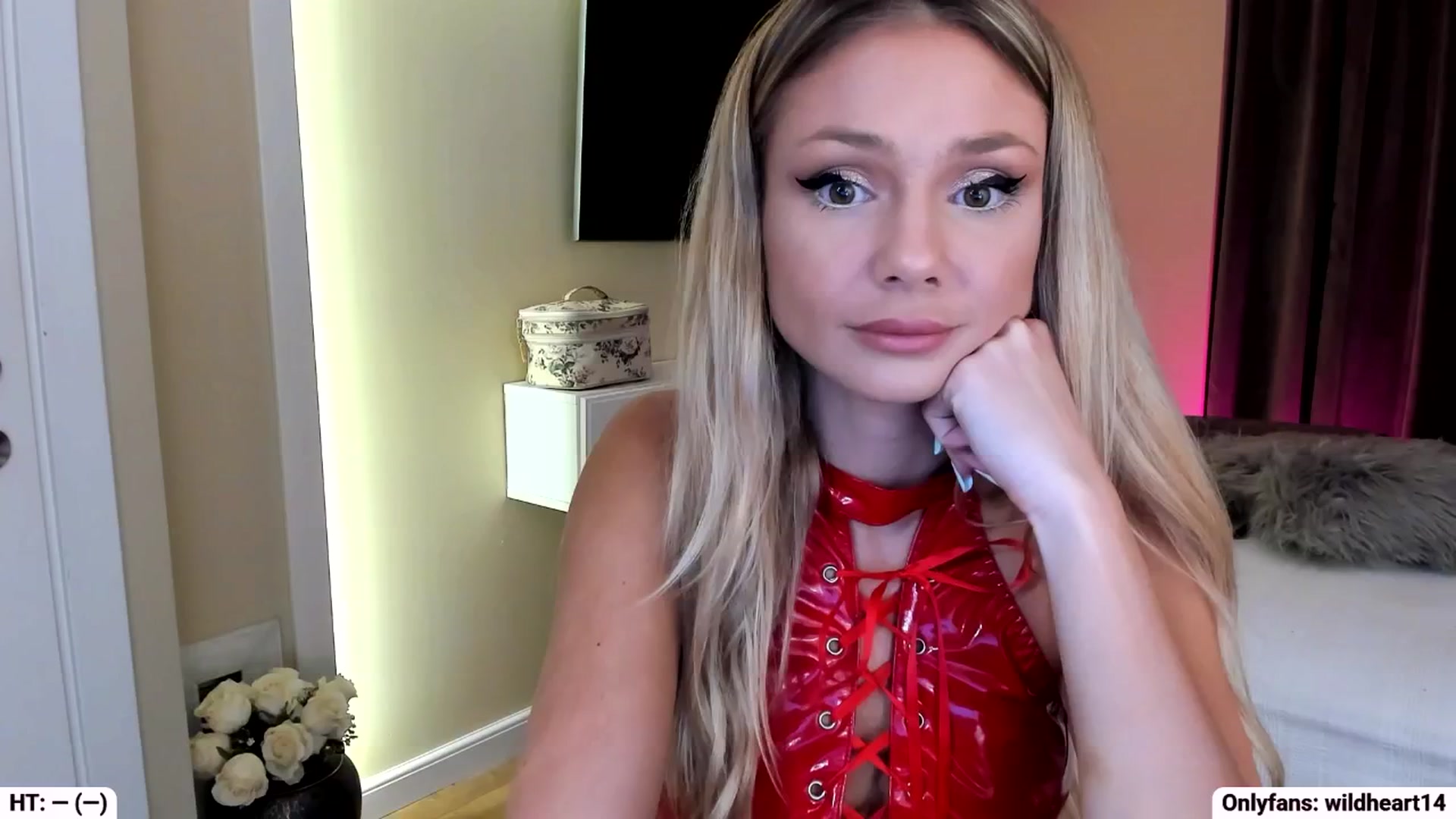 Gallery image thumbnail from Yveline's myfreecams stream on, 09/23/2025, 19:38 image 3 of 20