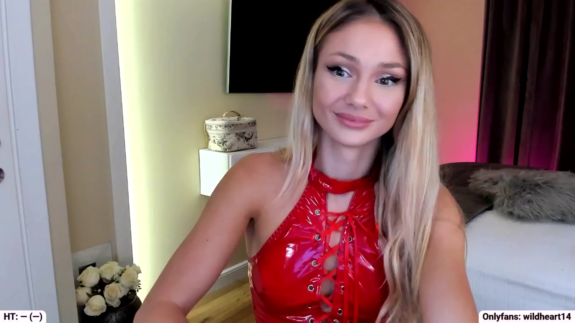 Gallery image thumbnail from Yveline's myfreecams stream on, 09/23/2025, 19:38 image 4 of 20