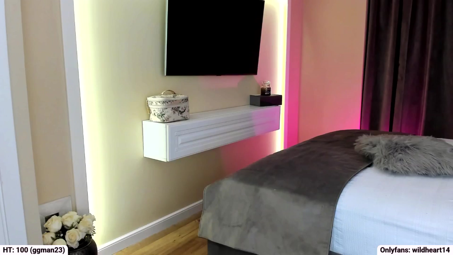 Gallery image thumbnail from Yveline's myfreecams stream on, 09/23/2025, 19:38 image 8 of 20