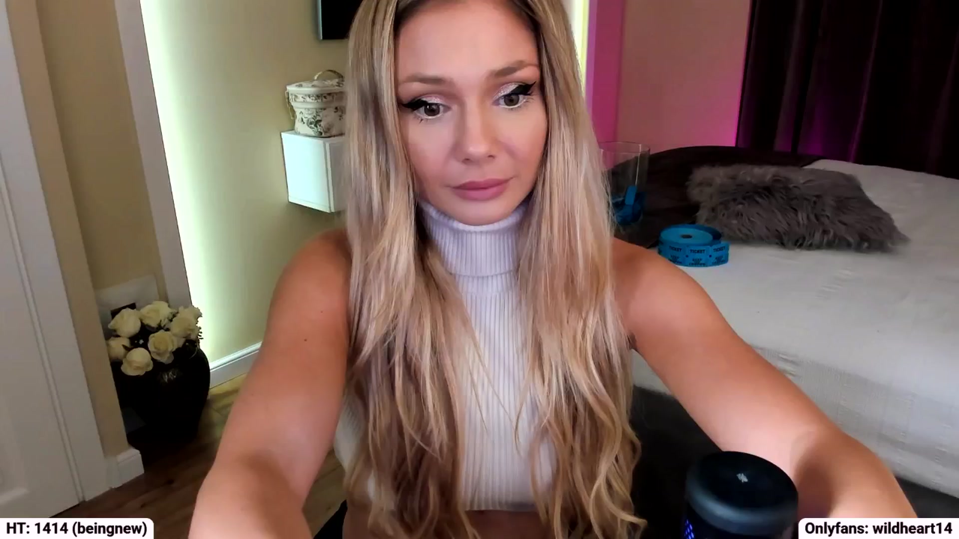 Gallery image thumbnail from Yveline's myfreecams stream on, 09/23/2025, 22:35 image 10 of 20