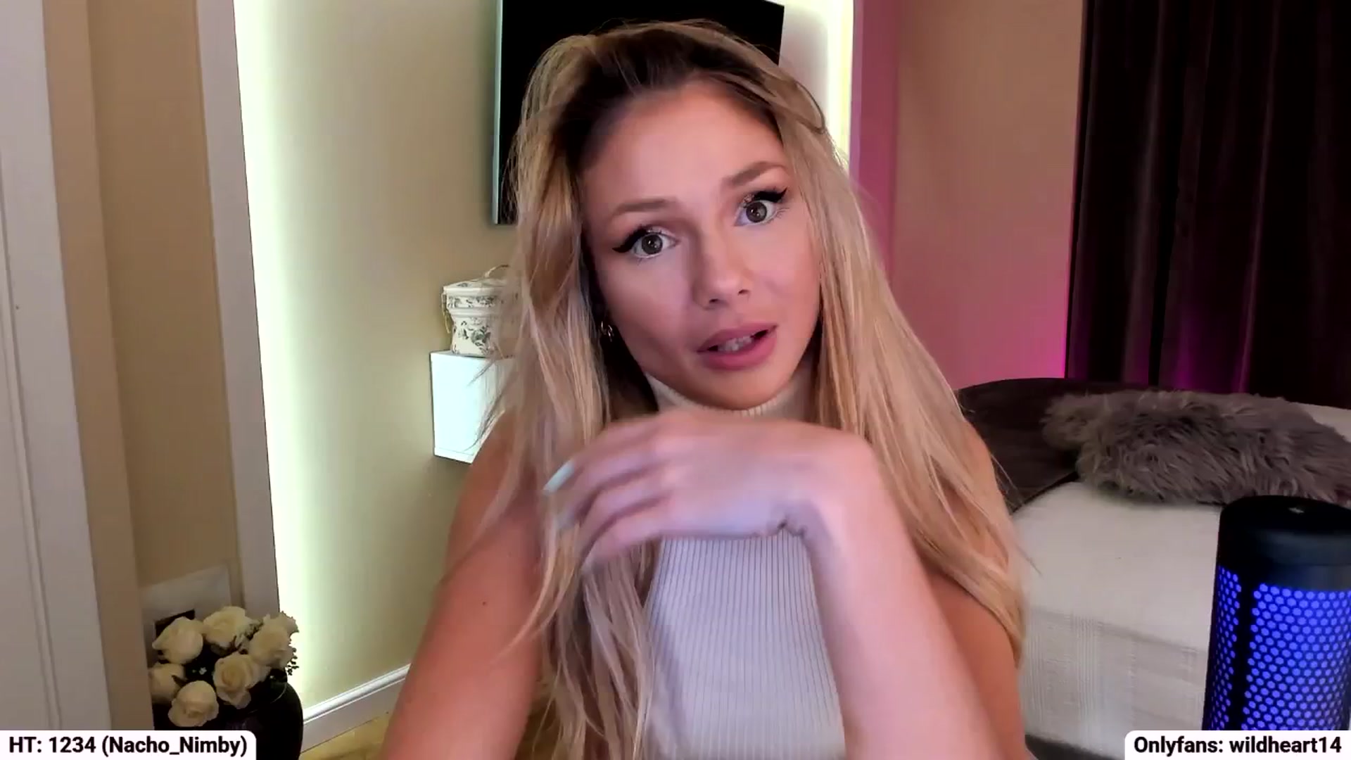Gallery image thumbnail from Yveline's myfreecams stream on, 09/23/2025, 22:35 image 4 of 20
