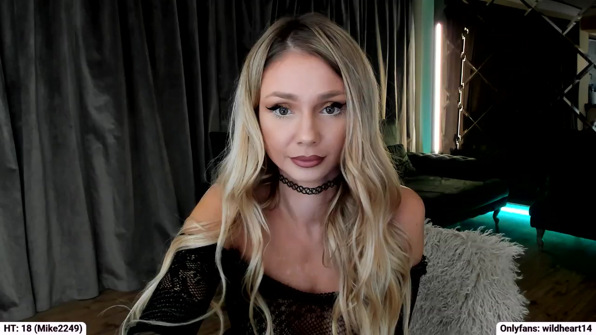 Gallery image thumbnail from Yveline's myfreecams stream on, 09/25/2025, 17:25 image 11 of 20