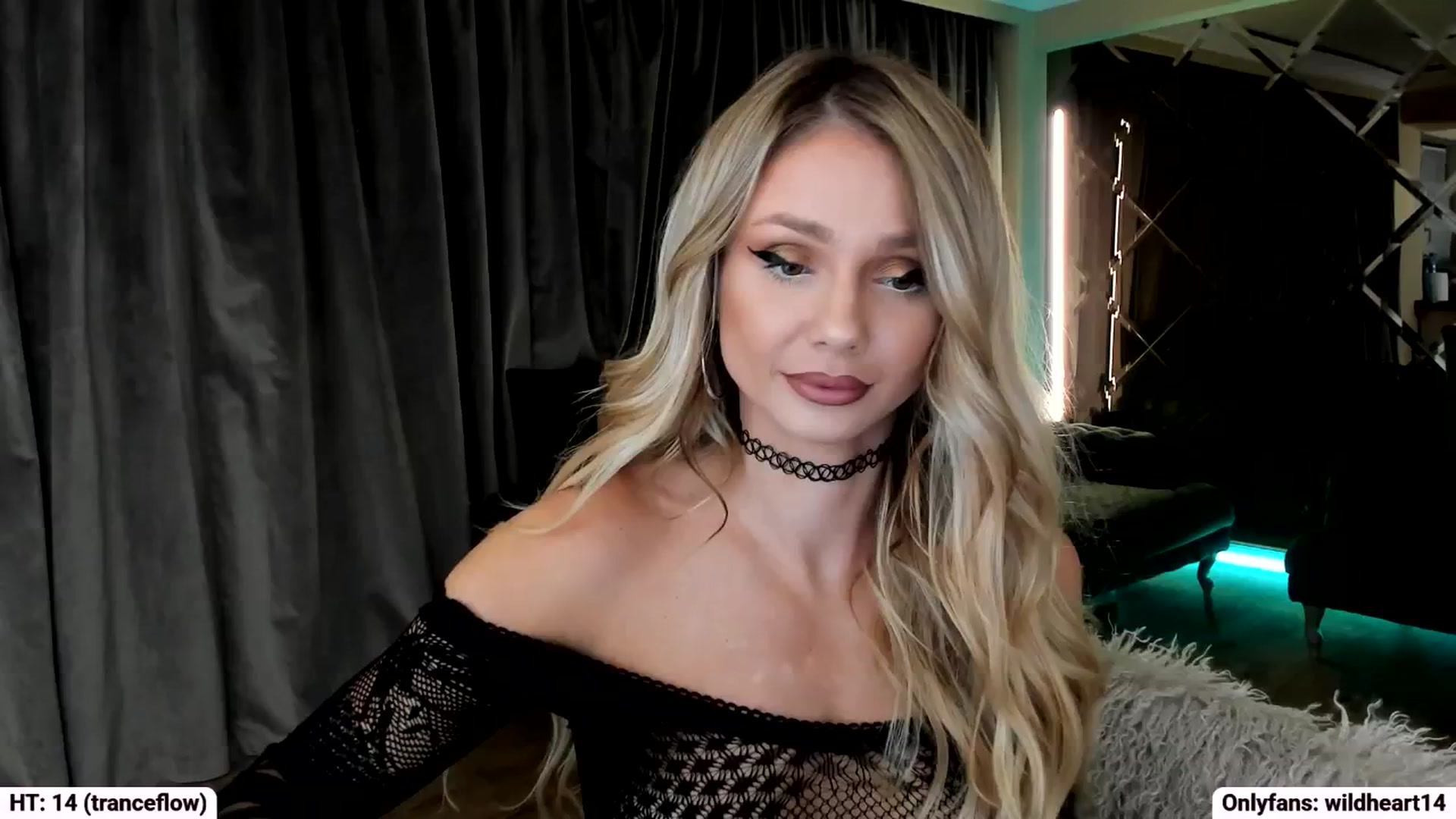 Gallery image thumbnail from Yveline's myfreecams stream on, 09/25/2025, 17:25 image 5 of 20
