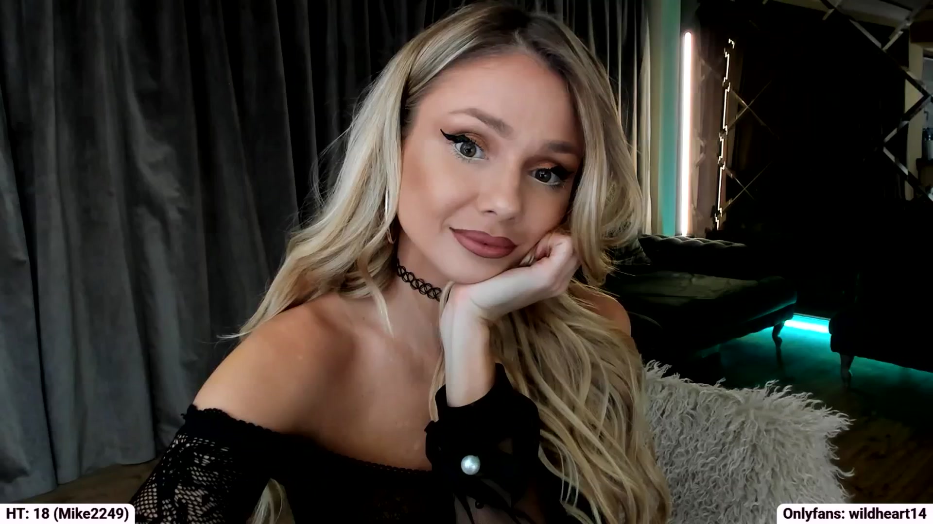 Gallery image thumbnail from Yveline's myfreecams stream on, 09/25/2025, 17:25 image 14 of 20