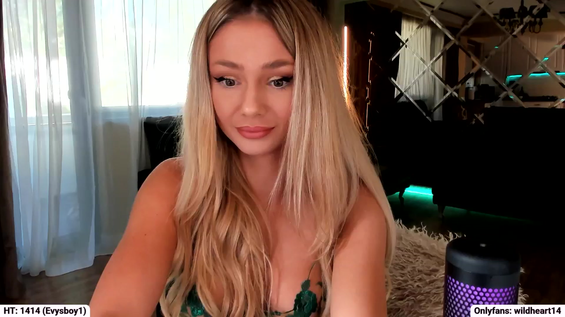 Gallery image thumbnail from Yveline's myfreecams stream on, 09/27/2025, 15:42 image 6 of 20