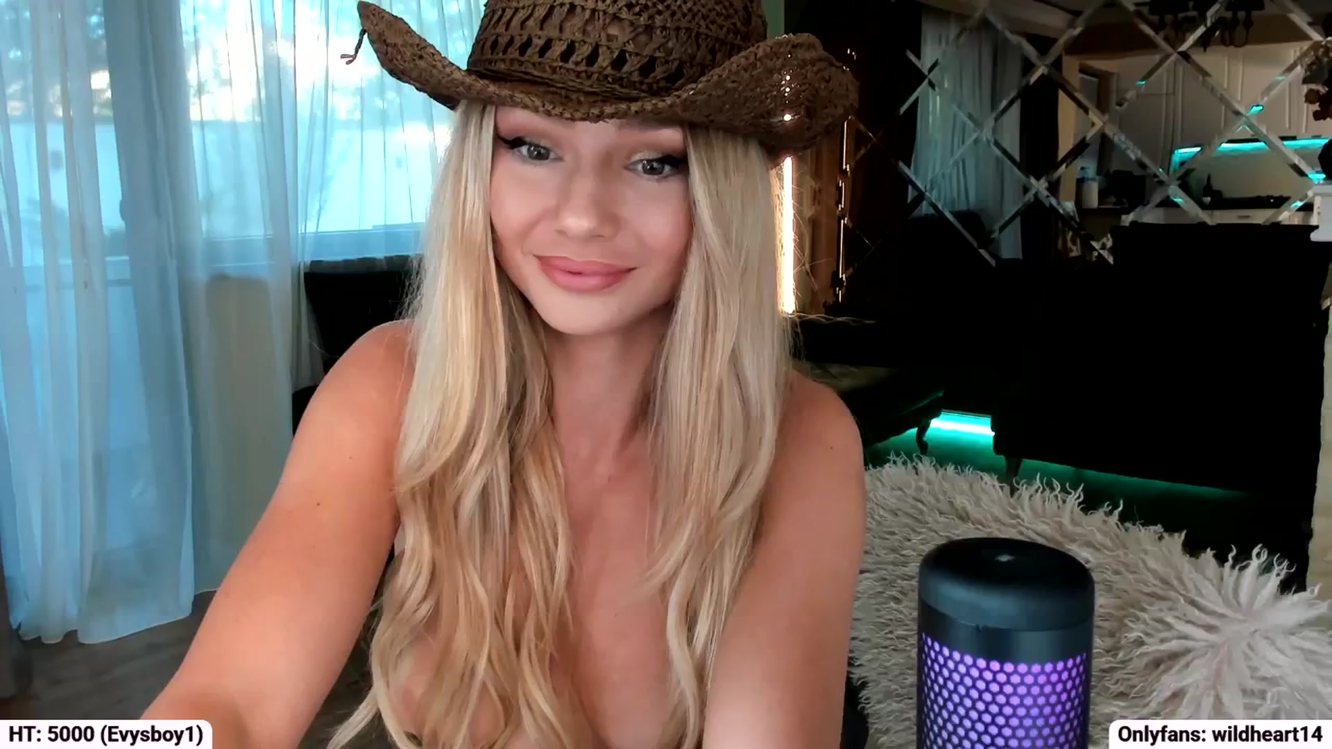 Gallery image thumbnail from Yveline's myfreecams stream on, 09/27/2025, 15:42 image 18 of 20