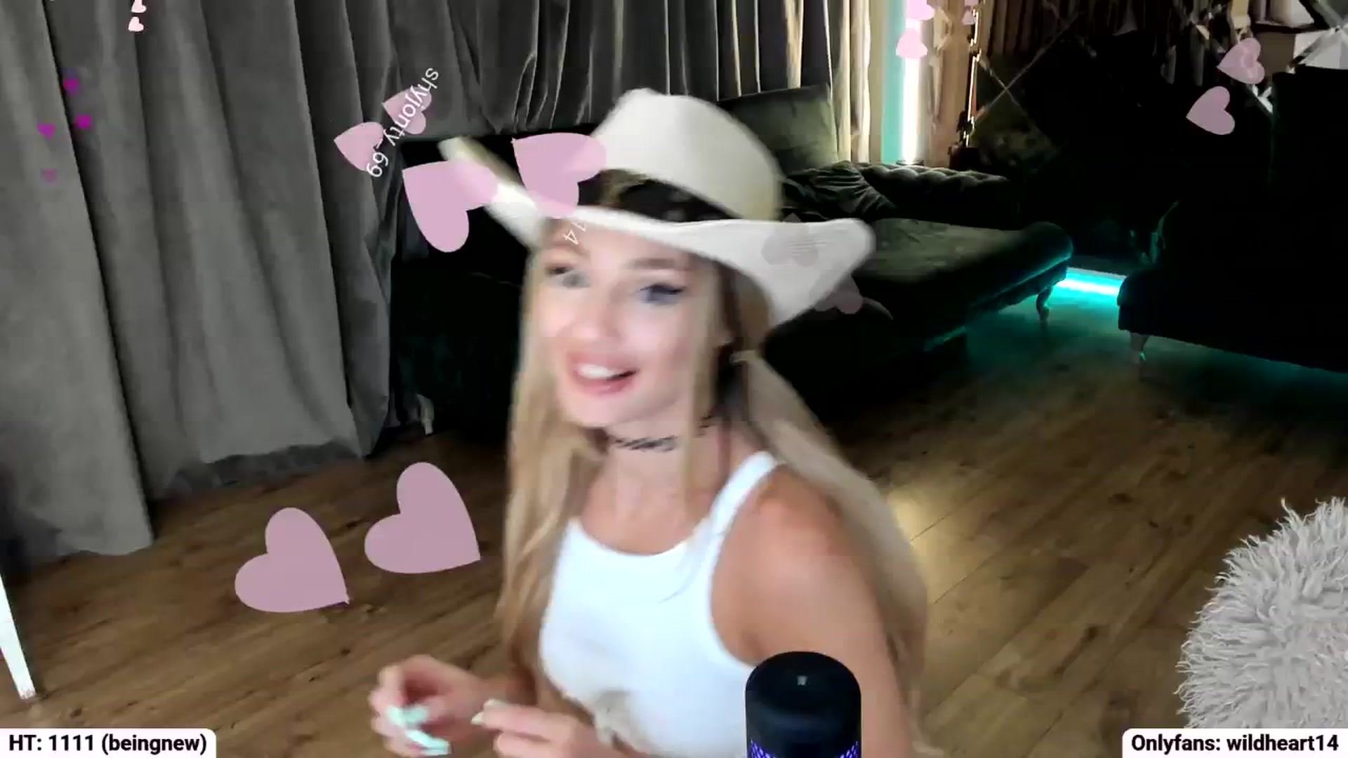 Gallery image thumbnail from Yveline's myfreecams stream on, 09/28/2025, 21:31 image 8 of 20