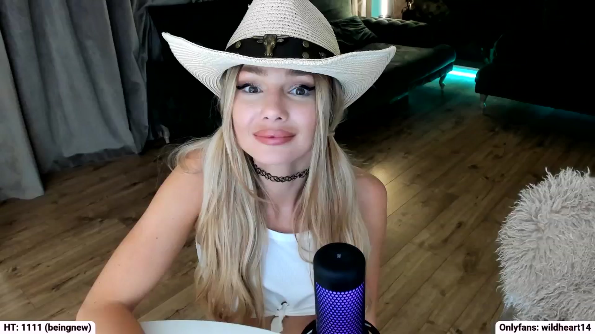 Gallery image thumbnail from Yveline's myfreecams stream on, 09/28/2025, 21:31 image 6 of 20