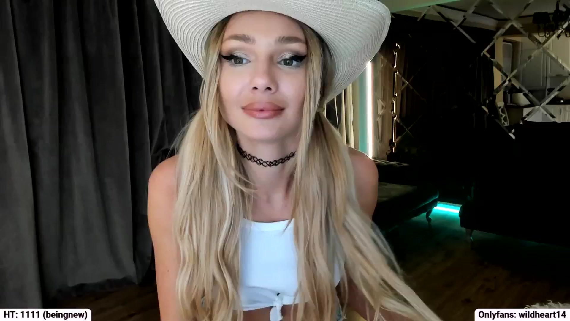 Gallery image thumbnail from Yveline's myfreecams stream on, 09/28/2025, 21:31 image 4 of 20
