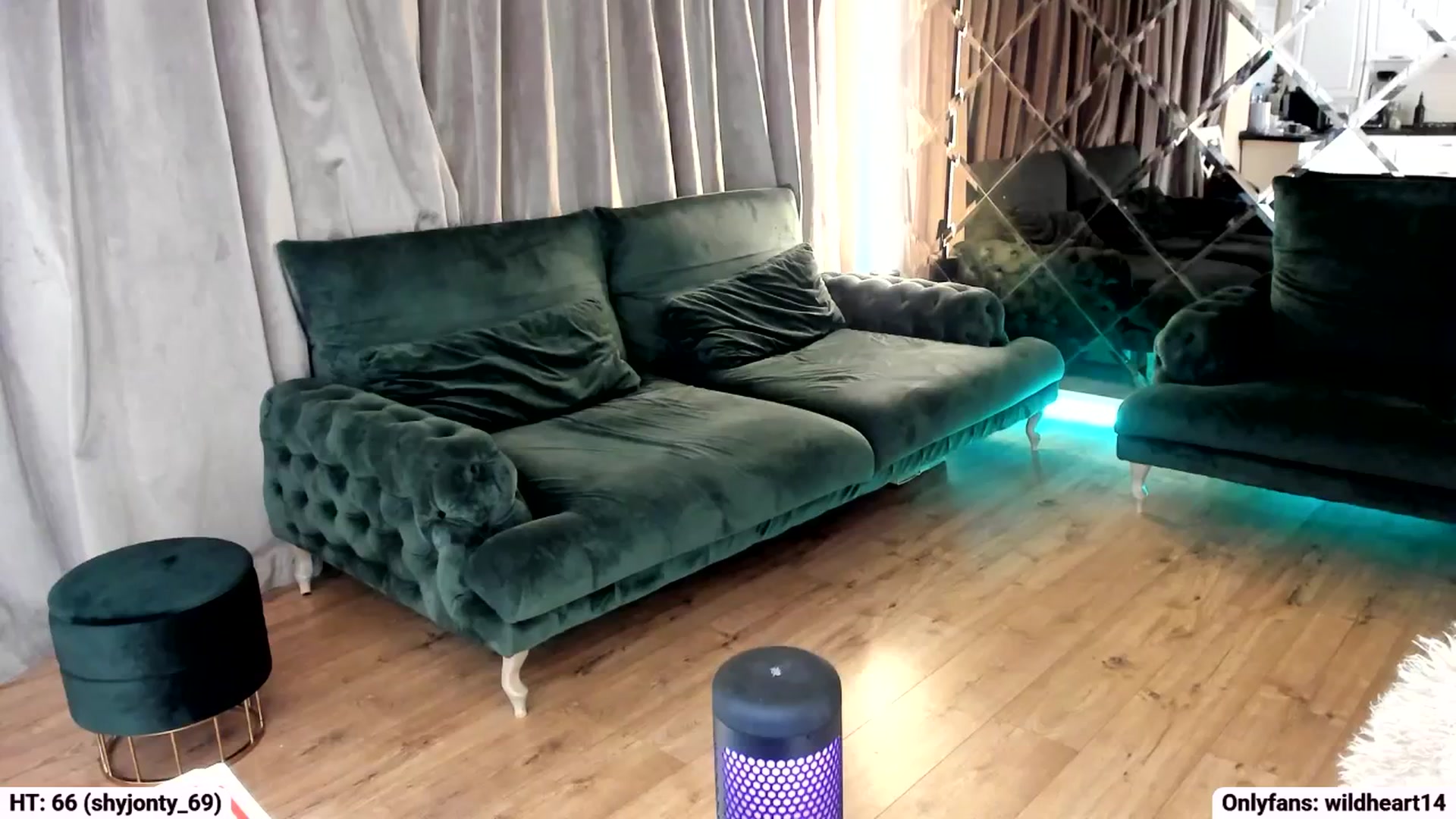 Gallery image thumbnail from Yveline's myfreecams stream on, 09/30/2025, 22:23 image 5 of 20
