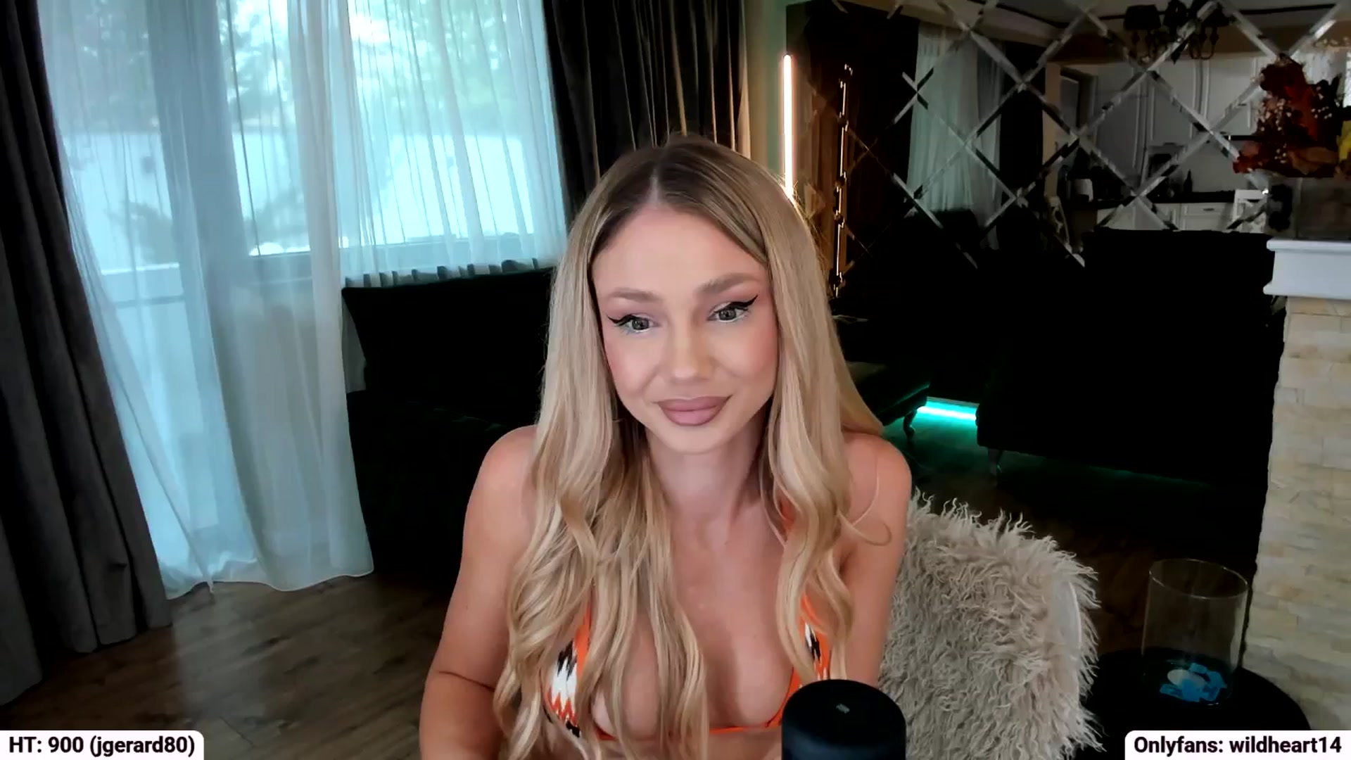 Gallery image thumbnail from Yveline's myfreecams stream on, 10/01/2025, 12:22 image 7 of 20