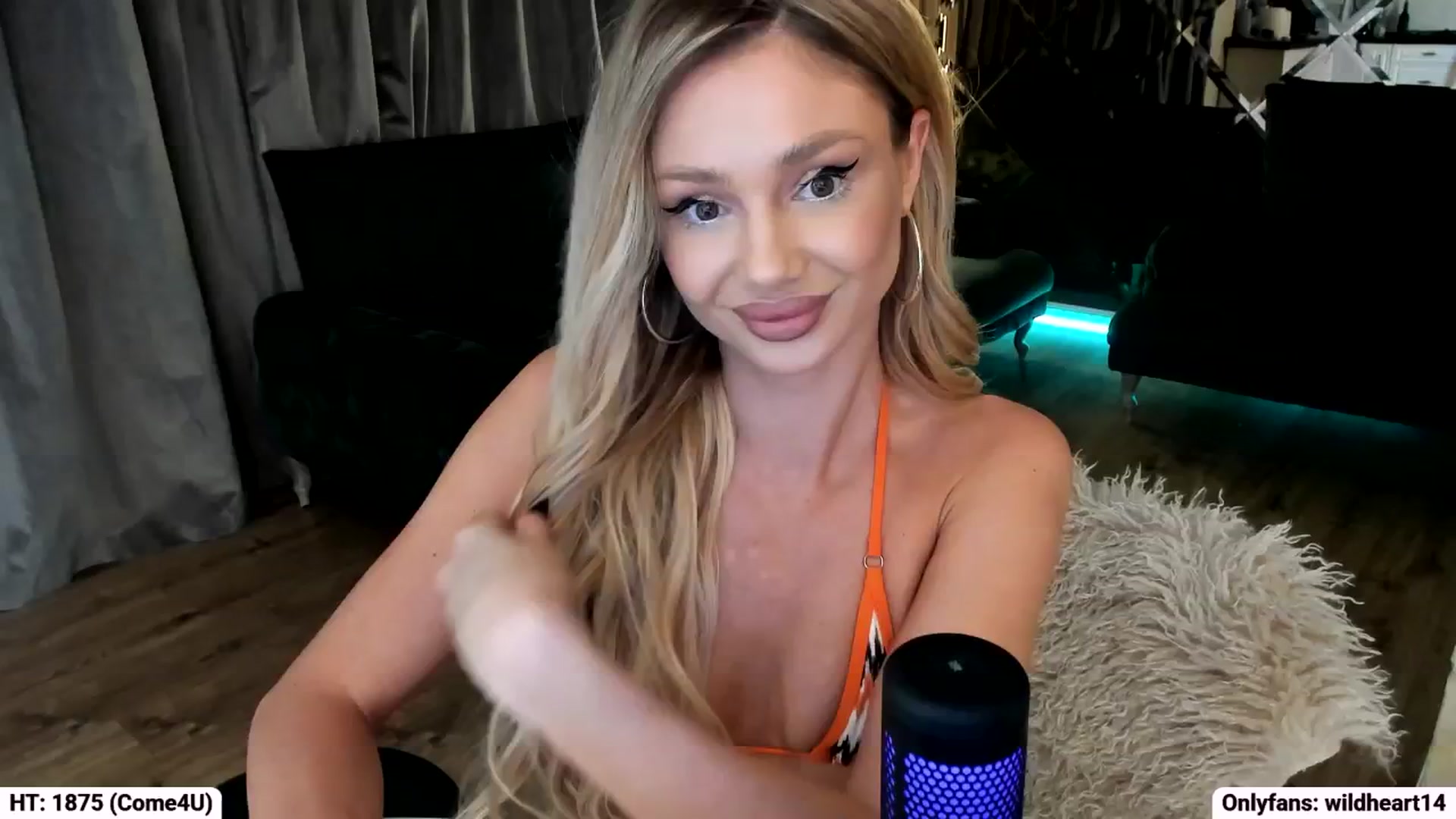 Gallery image thumbnail from Yveline's myfreecams stream on, 10/01/2025, 18:11 image 6 of 20