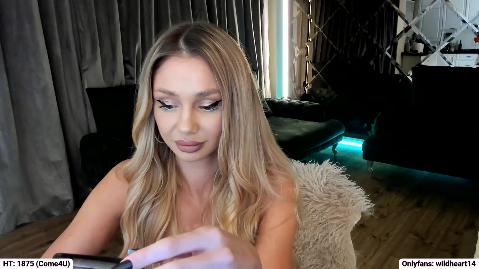 Gallery image thumbnail from Yveline's myfreecams stream on, 10/01/2025, 18:11 image 1 of 20