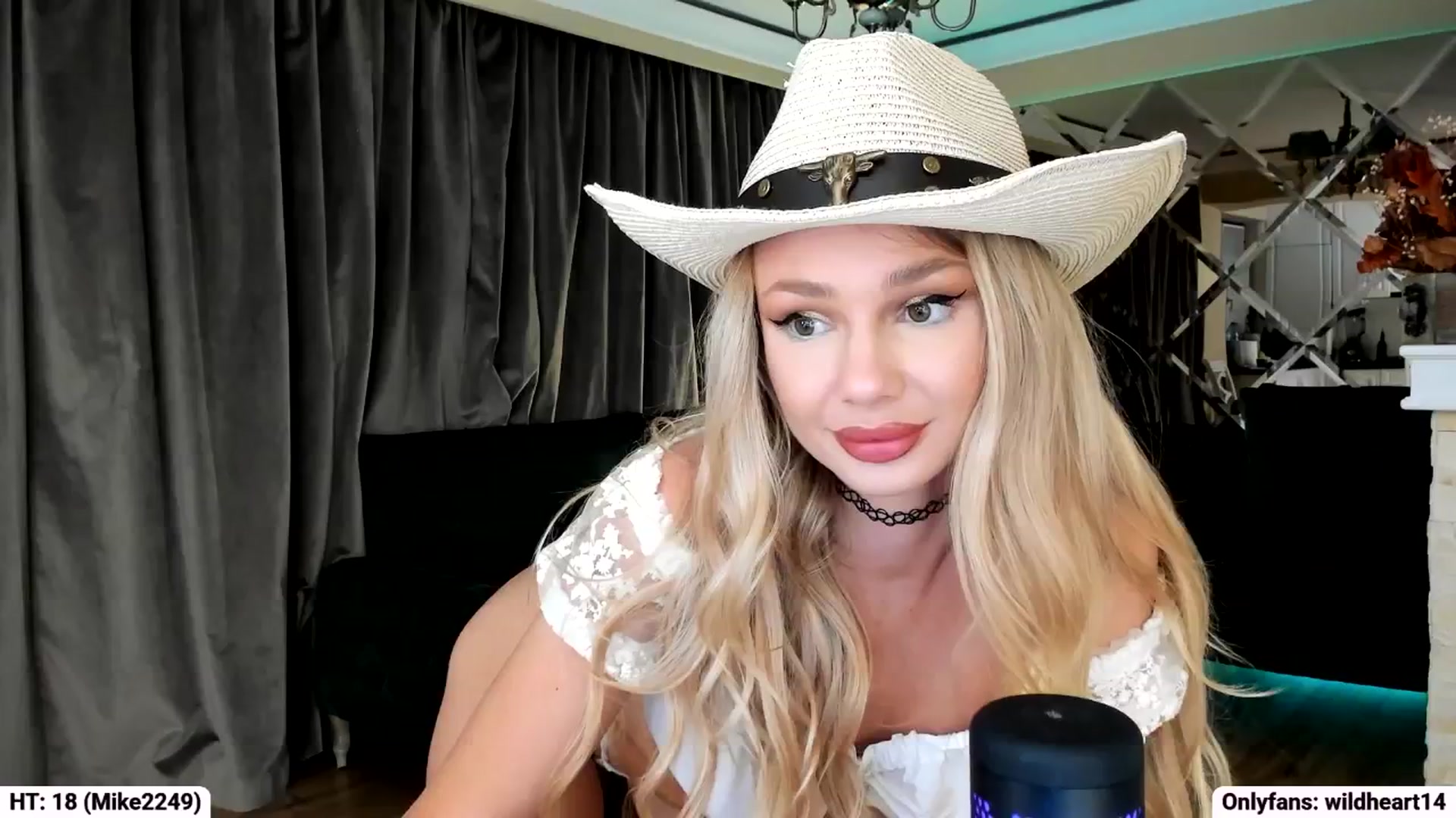 Gallery image thumbnail from Yveline's myfreecams stream on, 10/03/2025, 17:46 image 16 of 20