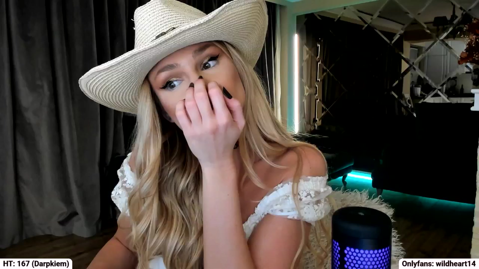 Gallery image thumbnail from Yveline's myfreecams stream on, 10/03/2025, 21:13 image 7 of 20