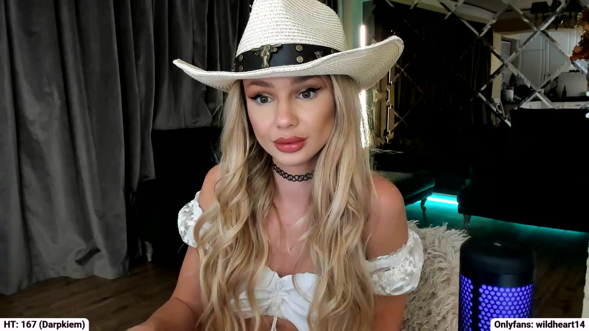 Gallery image thumbnail from Yveline's myfreecams stream on, 10/03/2025, 21:13 image 6 of 20