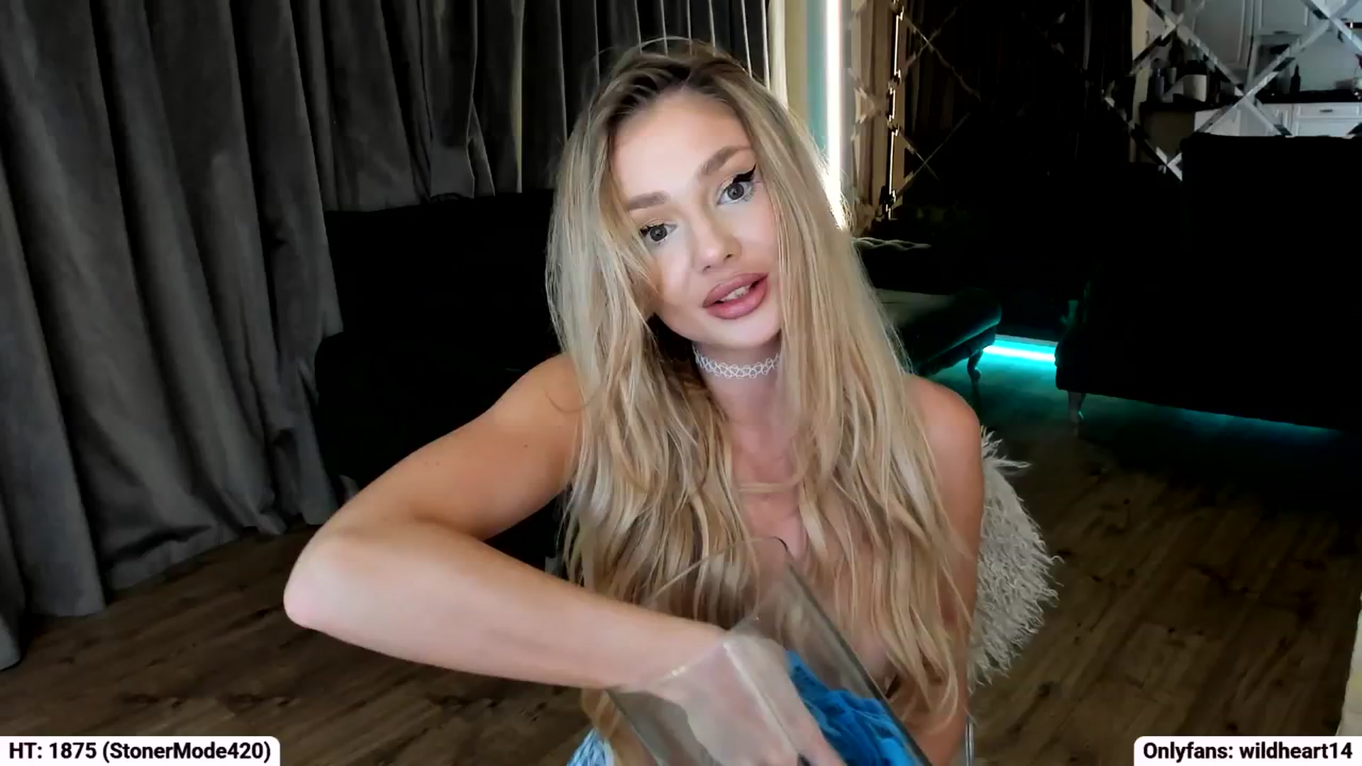 Gallery image thumbnail from Yveline's myfreecams stream on, 10/04/2025, 19:01 image 18 of 20