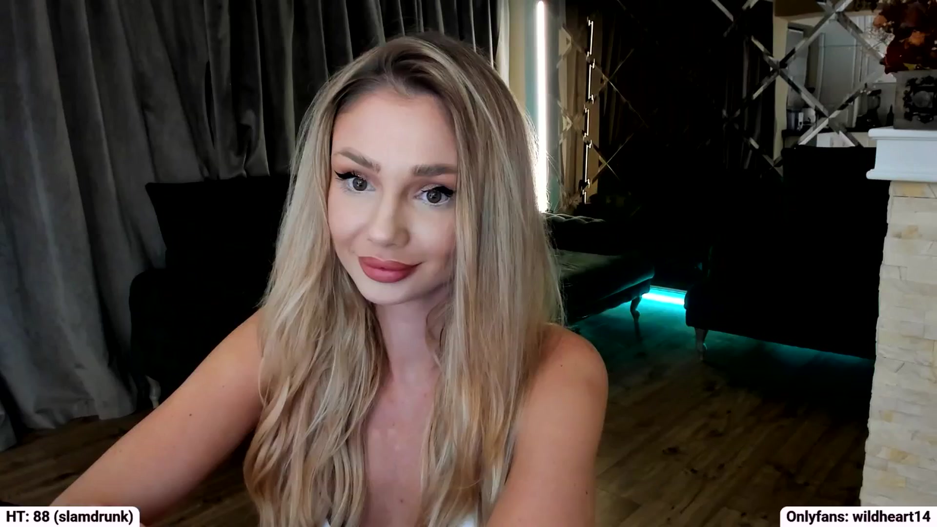 Gallery image thumbnail from Yveline's myfreecams stream on, 10/06/2025, 21:26 image 6 of 20