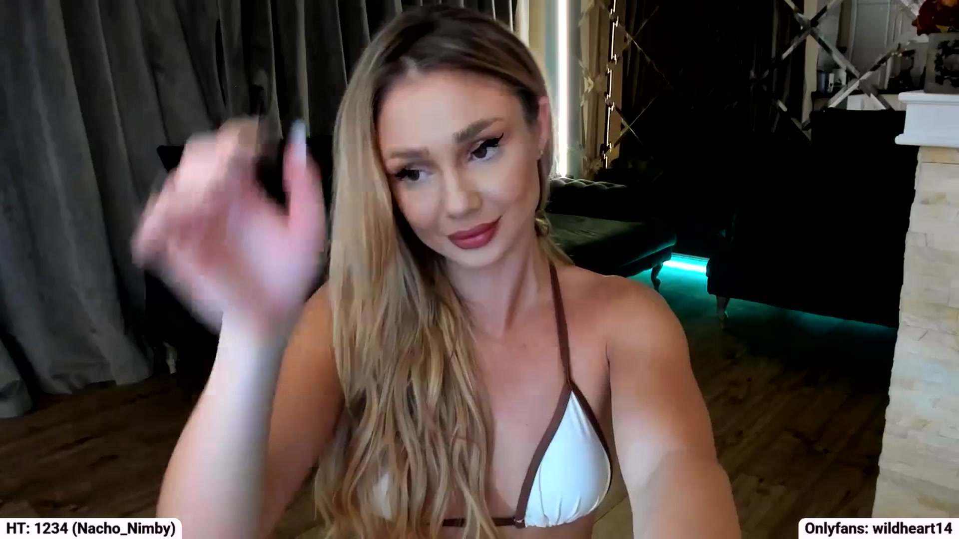 Gallery image thumbnail from Yveline's myfreecams stream on, 10/06/2025, 21:26 image 17 of 20