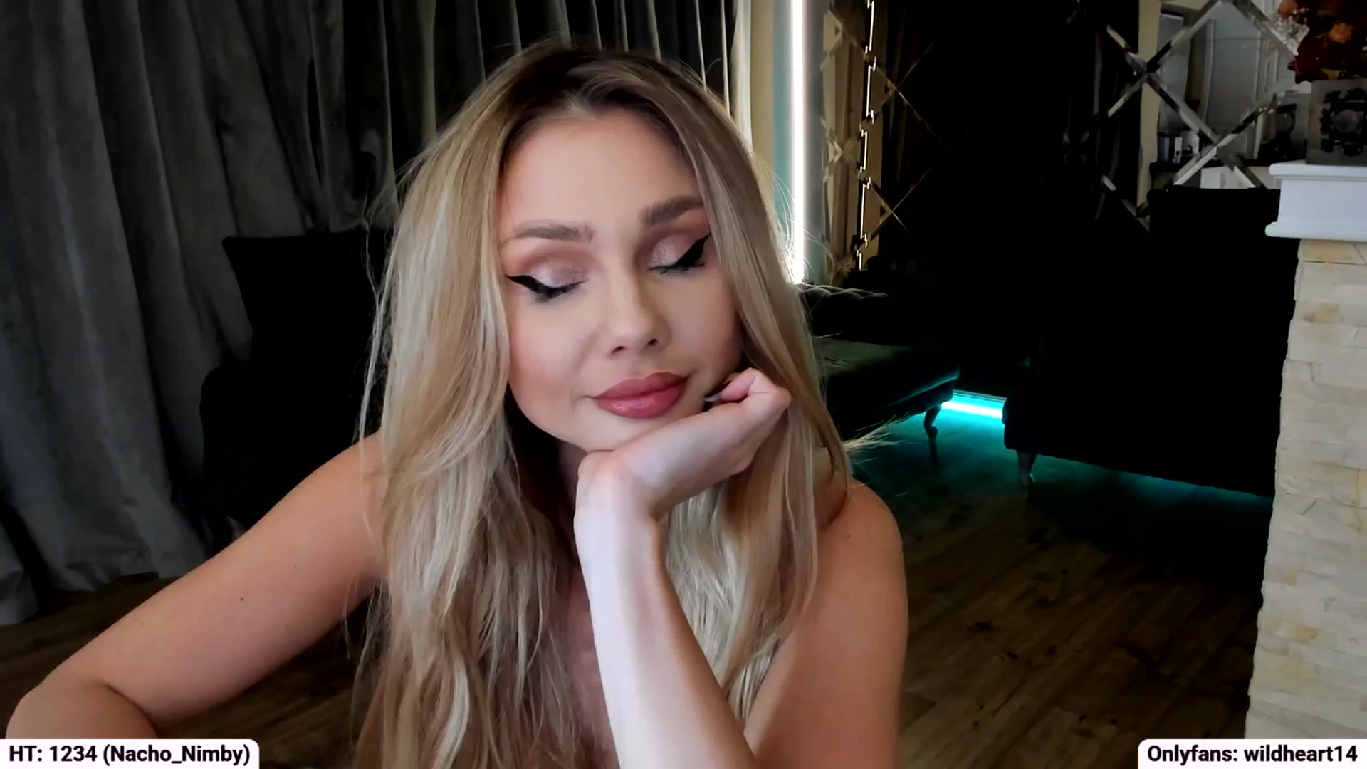Gallery image thumbnail from Yveline's myfreecams stream on, 10/06/2025, 21:26 image 16 of 20