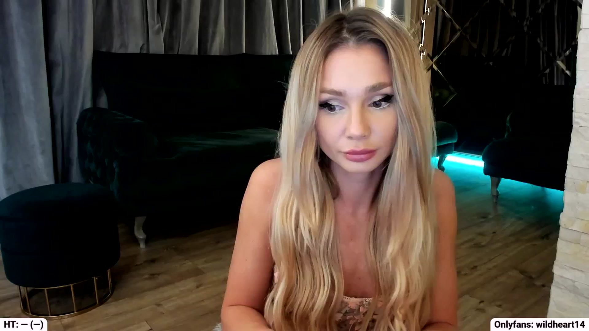 Gallery image thumbnail from Yveline's myfreecams stream on, 10/07/2025, 20:31 image 1 of 20
