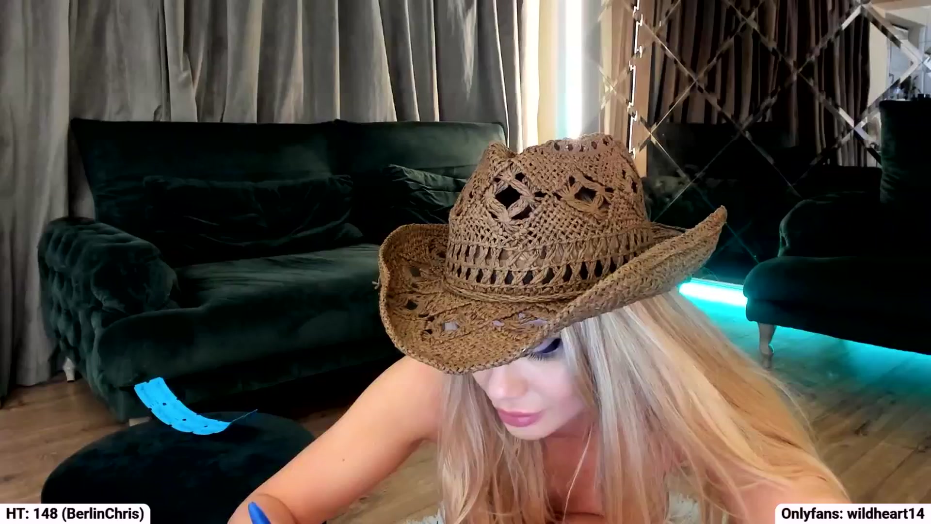 Gallery image thumbnail from Yveline's myfreecams stream on, 10/07/2025, 20:31 image 17 of 20