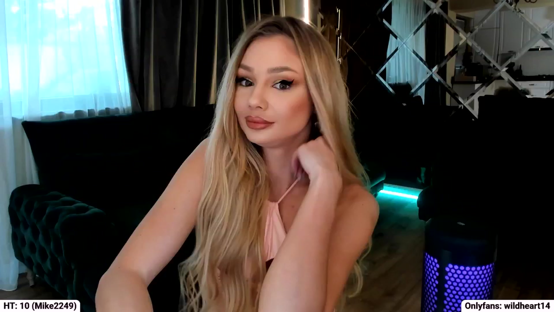 Gallery image thumbnail from Yveline's myfreecams stream on, 10/10/2025, 11:20 image 5 of 20