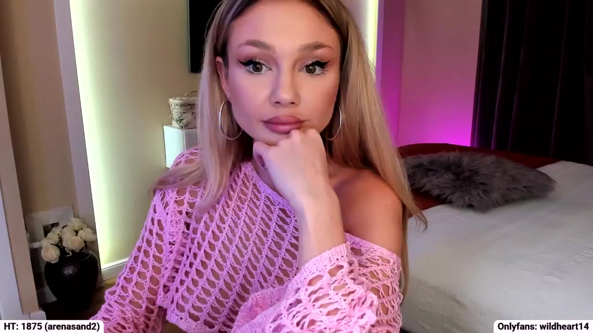 Gallery image thumbnail from Yveline's myfreecams stream on, 10/11/2025, 15:15 image 15 of 20