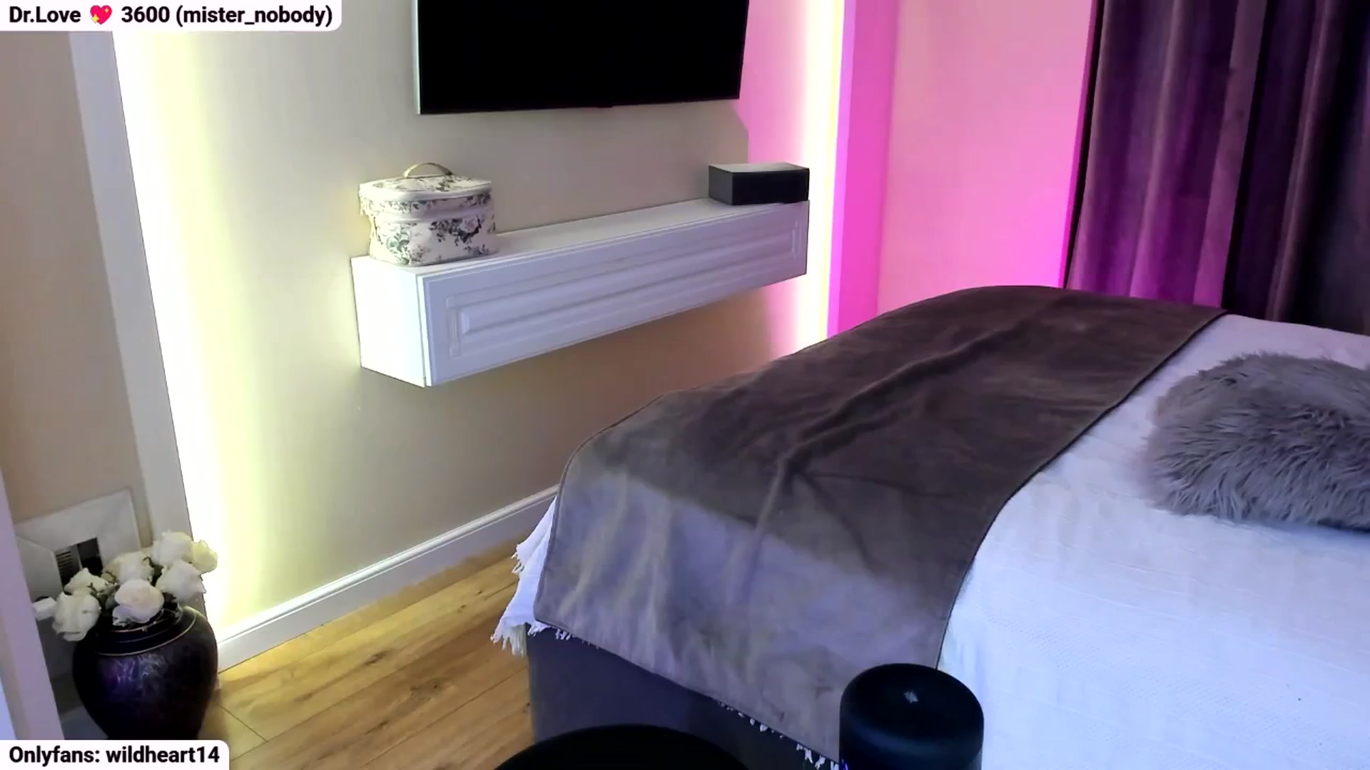 Gallery image thumbnail from Yveline's myfreecams stream on, 10/13/2025, 20:30 image 15 of 20