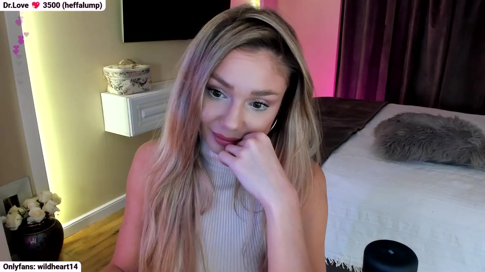 Gallery image thumbnail from Yveline's myfreecams stream on, 10/13/2025, 20:30 image 6 of 20