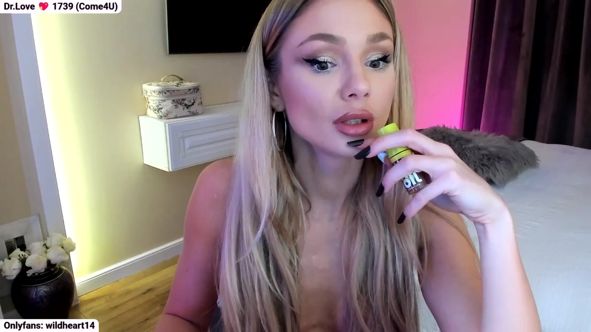 Gallery image thumbnail from Yveline's myfreecams stream on, 10/17/2025, 16:53 image 18 of 20