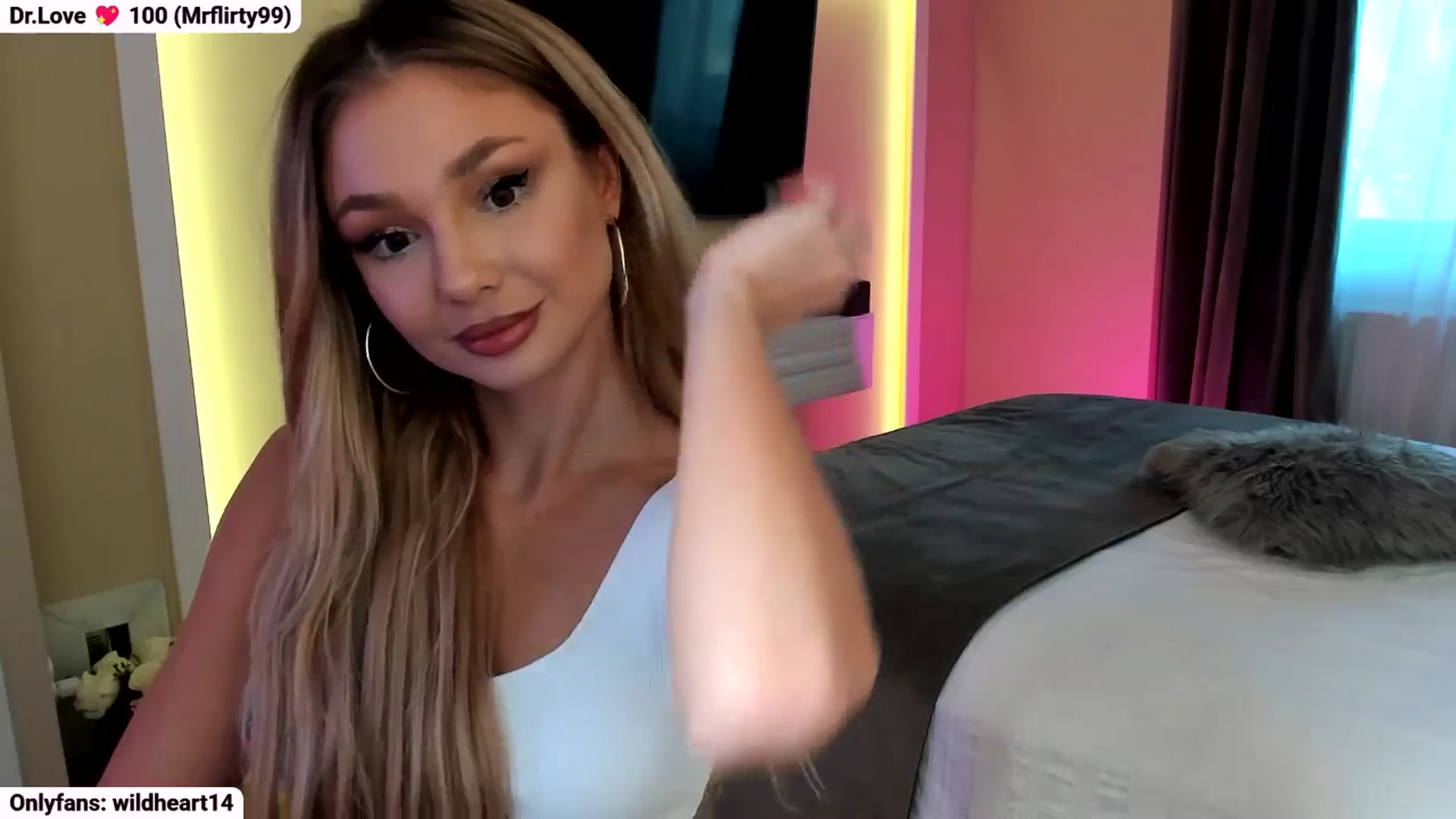 Gallery image thumbnail from Yveline's myfreecams stream on, 10/17/2025, 16:53 image 3 of 20