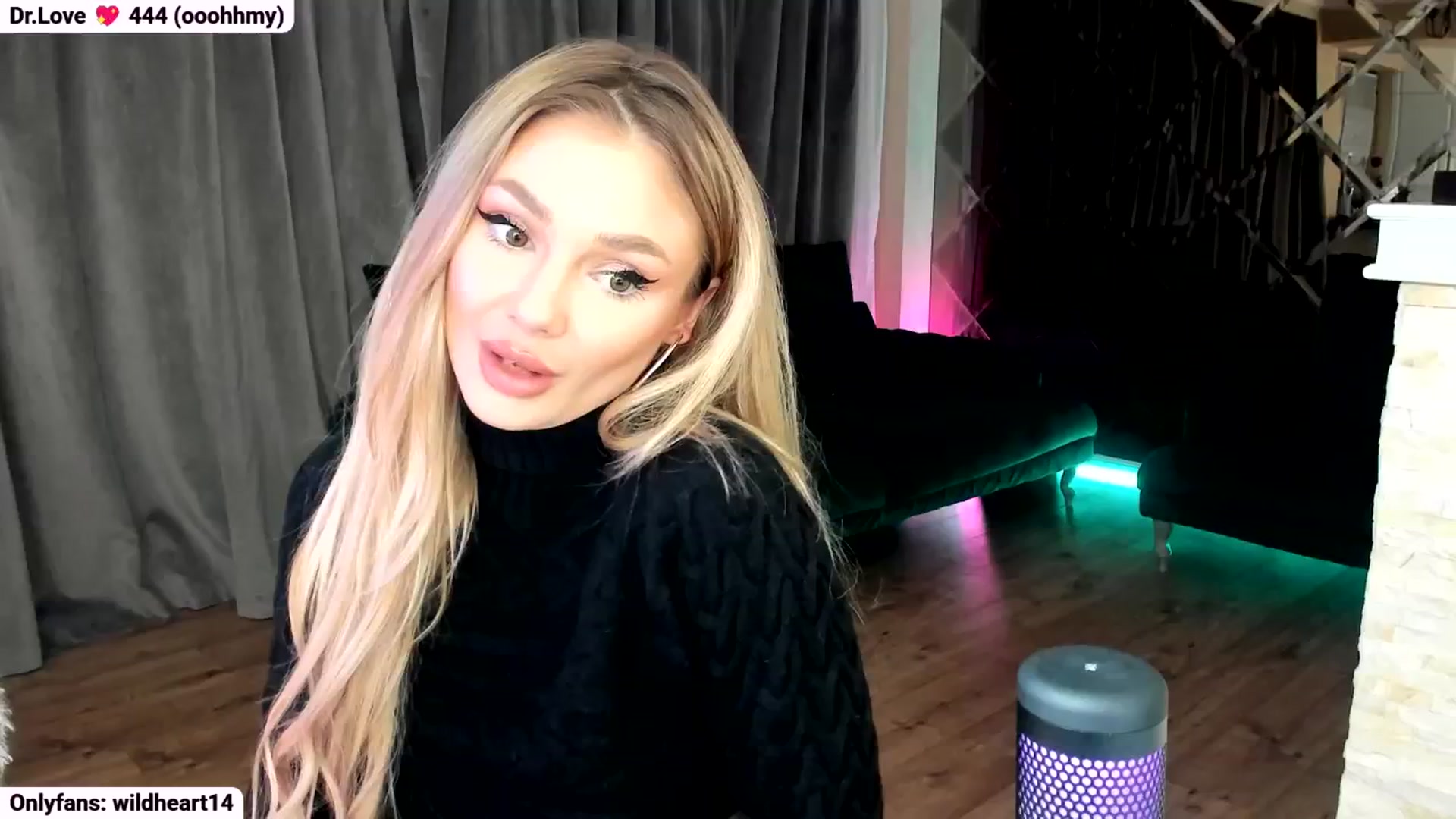 Gallery image thumbnail from Yveline's myfreecams stream on, 10/21/2025, 20:24 image 8 of 20