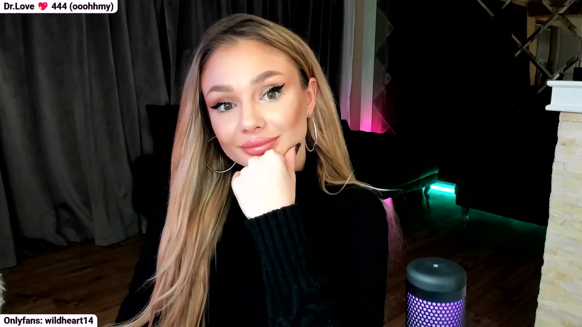 Gallery image thumbnail from Yveline's myfreecams stream on, 10/21/2025, 20:24 image 7 of 20