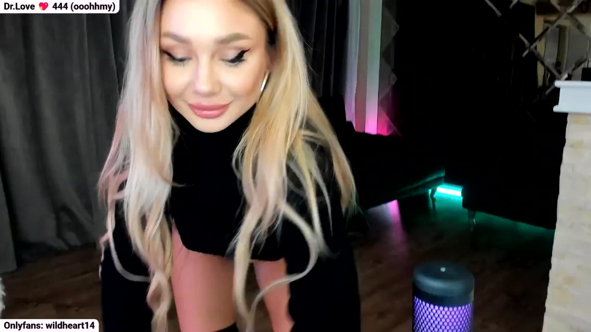 Gallery image thumbnail from Yveline's myfreecams stream on, 10/21/2025, 20:24 image 12 of 20