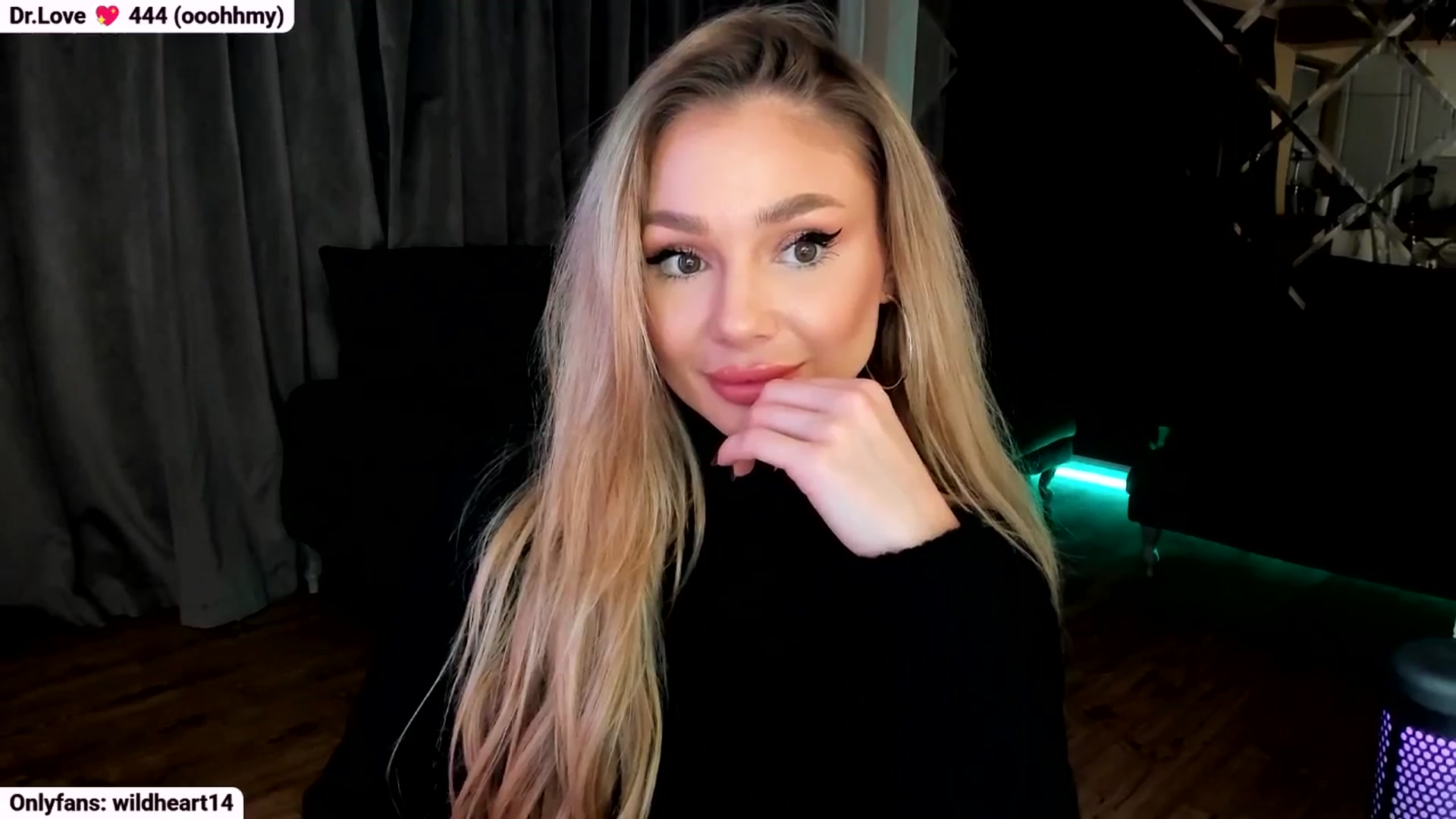 Gallery image thumbnail from Yveline's myfreecams stream on, 10/21/2025, 20:24 image 20 of 20