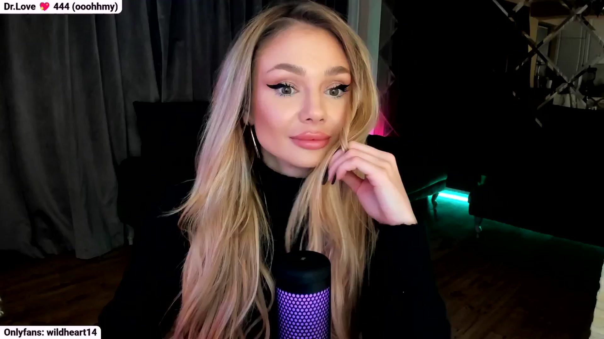 Gallery image thumbnail from Yveline's myfreecams stream on, 10/21/2025, 21:46 image 3 of 20