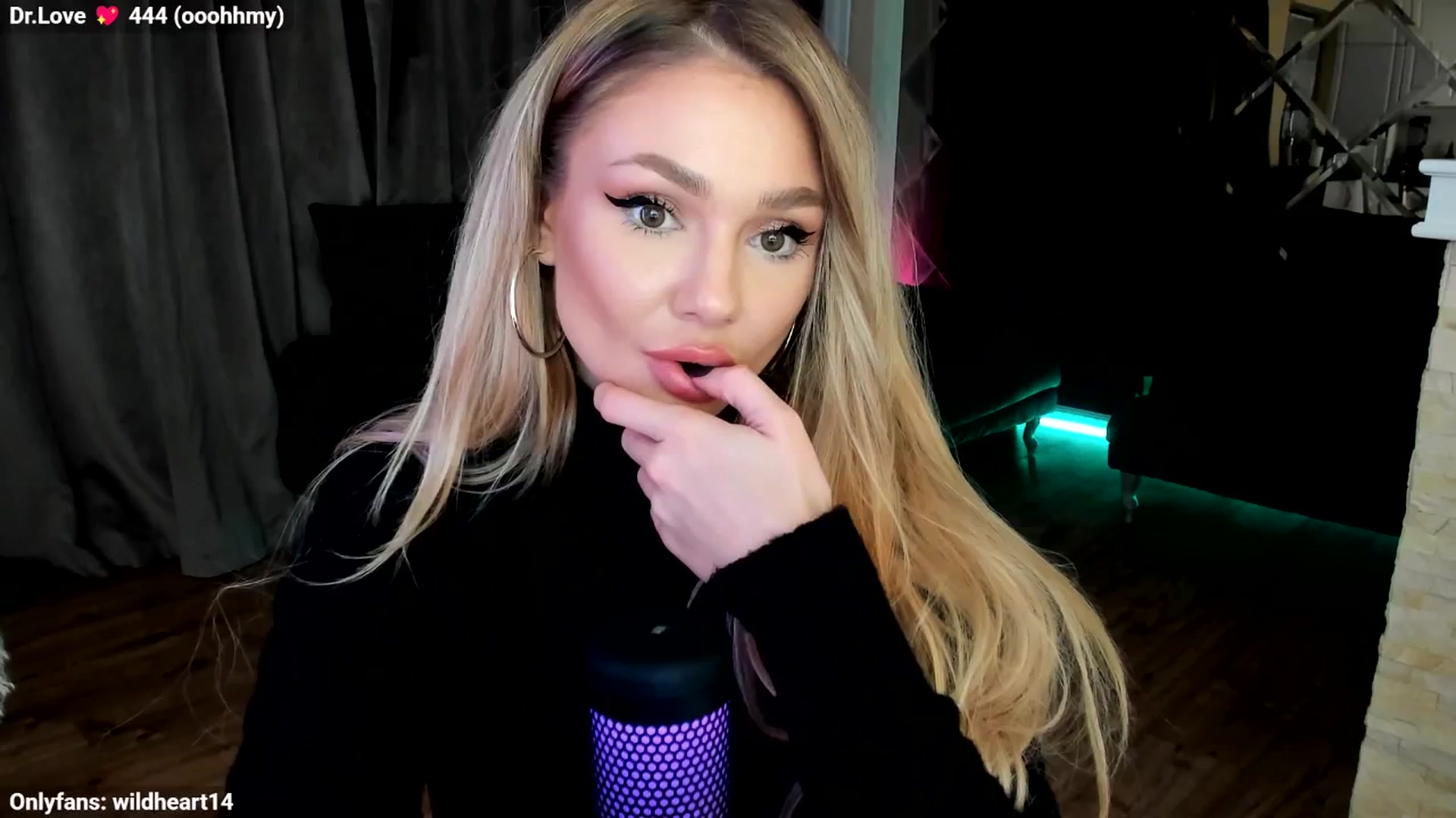 Gallery image thumbnail from Yveline's myfreecams stream on, 10/21/2025, 21:46 image 11 of 20