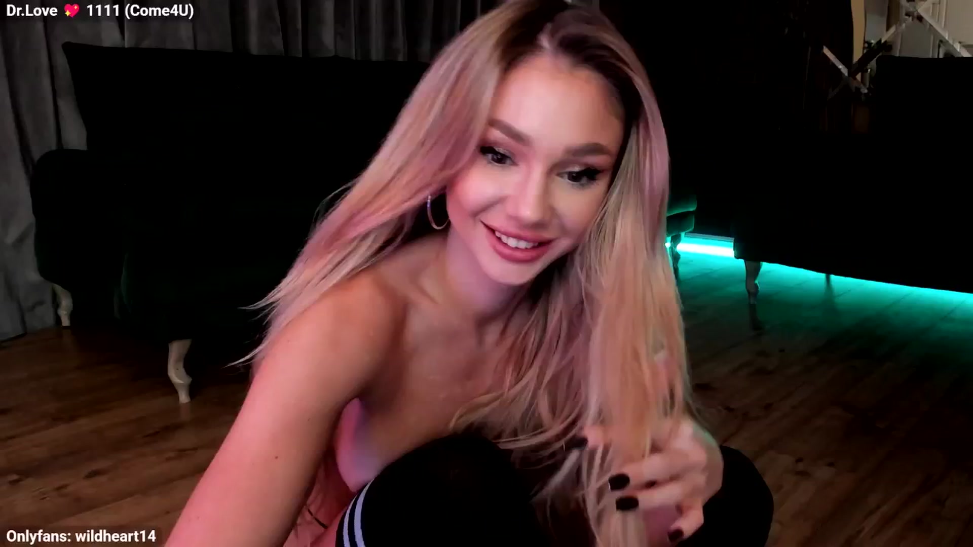 Gallery image thumbnail from Yveline's myfreecams stream on, 10/21/2025, 23:34 image 11 of 20