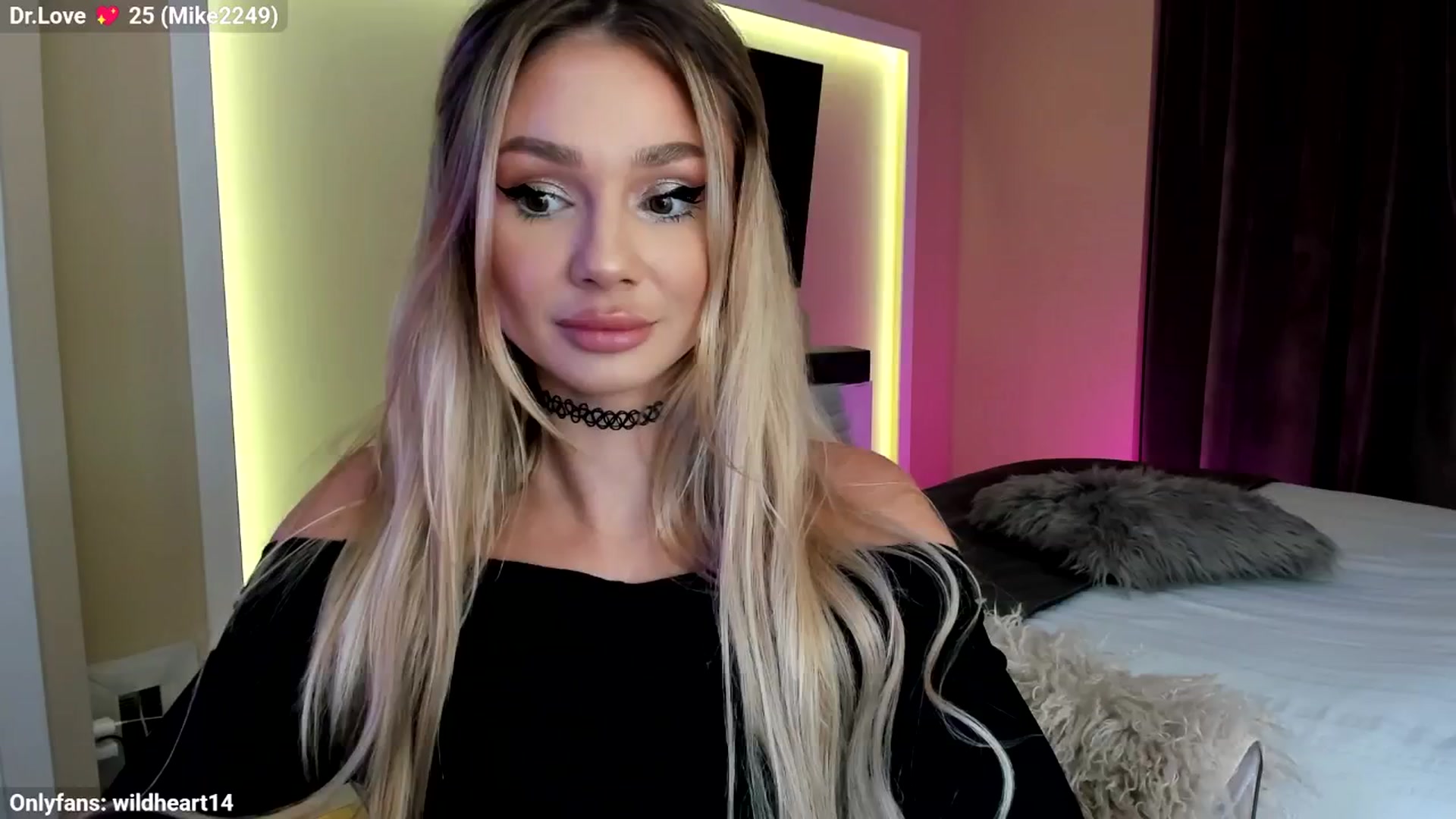 Gallery image thumbnail from Yveline's myfreecams stream on, 10/22/2025, 17:59 image 8 of 20