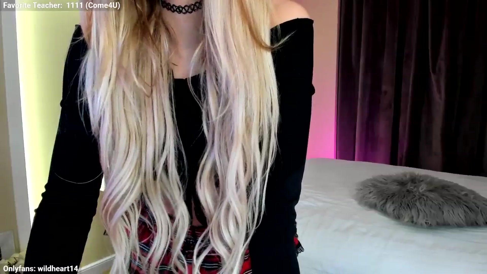 Gallery image thumbnail from Yveline's myfreecams stream on, 10/22/2025, 18:49 image 12 of 20