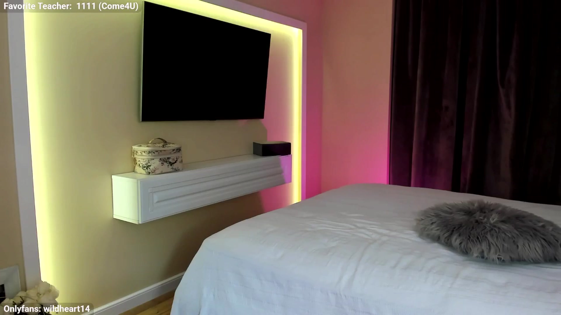 Gallery image thumbnail from Yveline's myfreecams stream on, 10/22/2025, 18:49 image 4 of 20