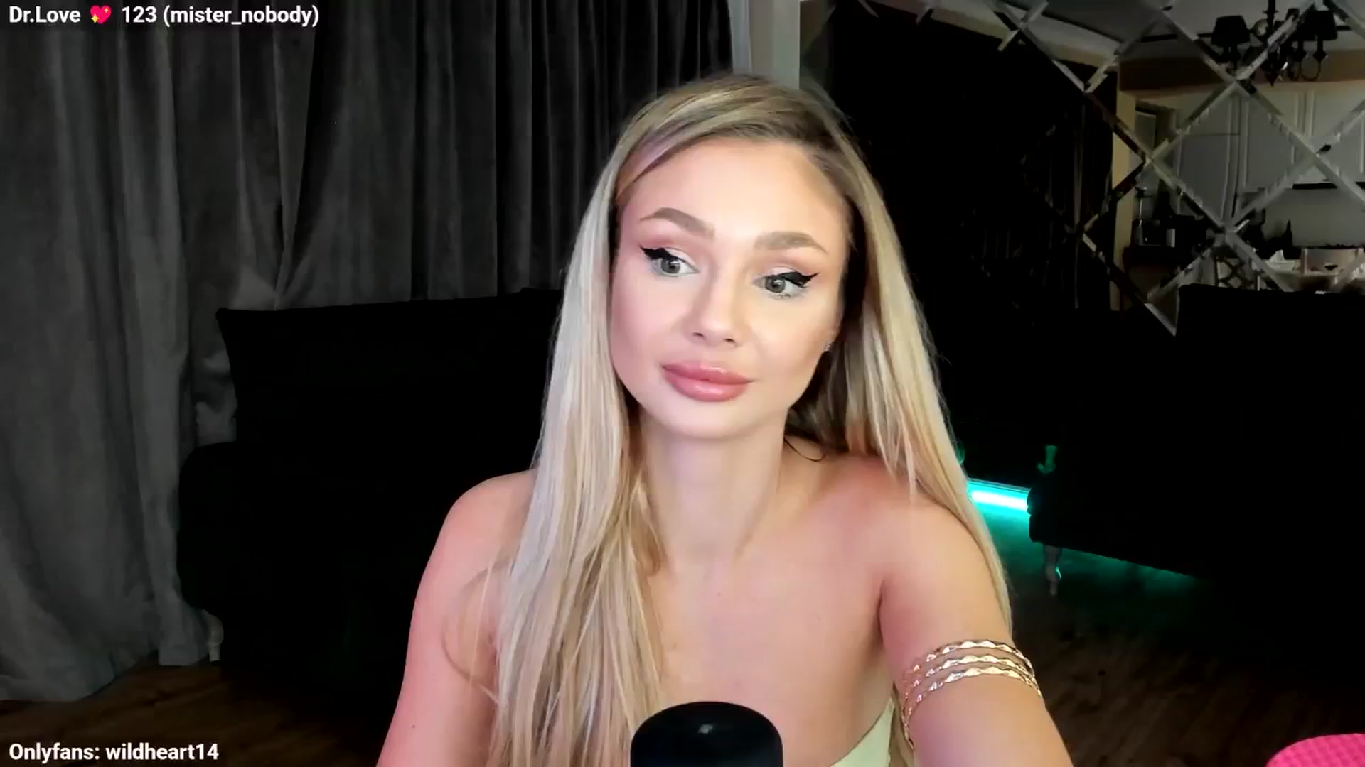 Gallery image thumbnail from Yveline's myfreecams stream on, 10/23/2025, 19:44 image 8 of 20