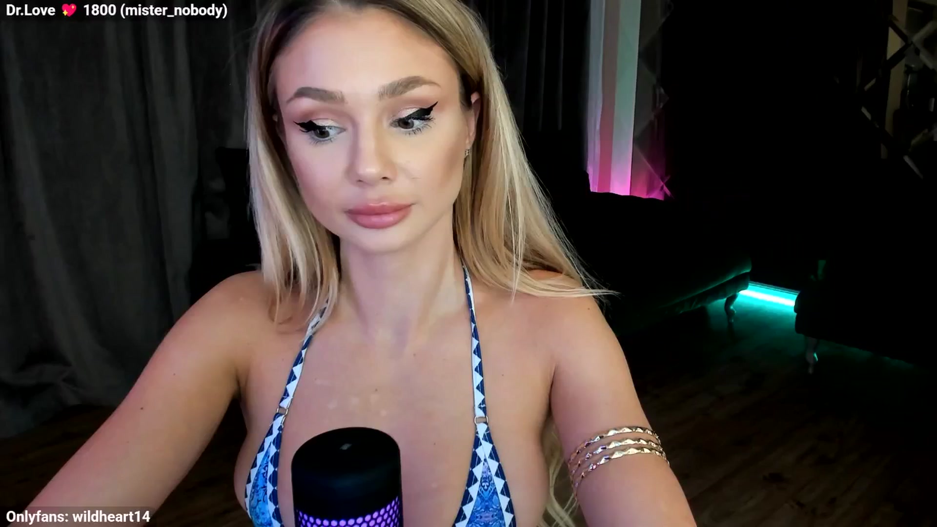 Gallery image thumbnail from Yveline's myfreecams stream on, 10/23/2025, 19:44 image 14 of 20